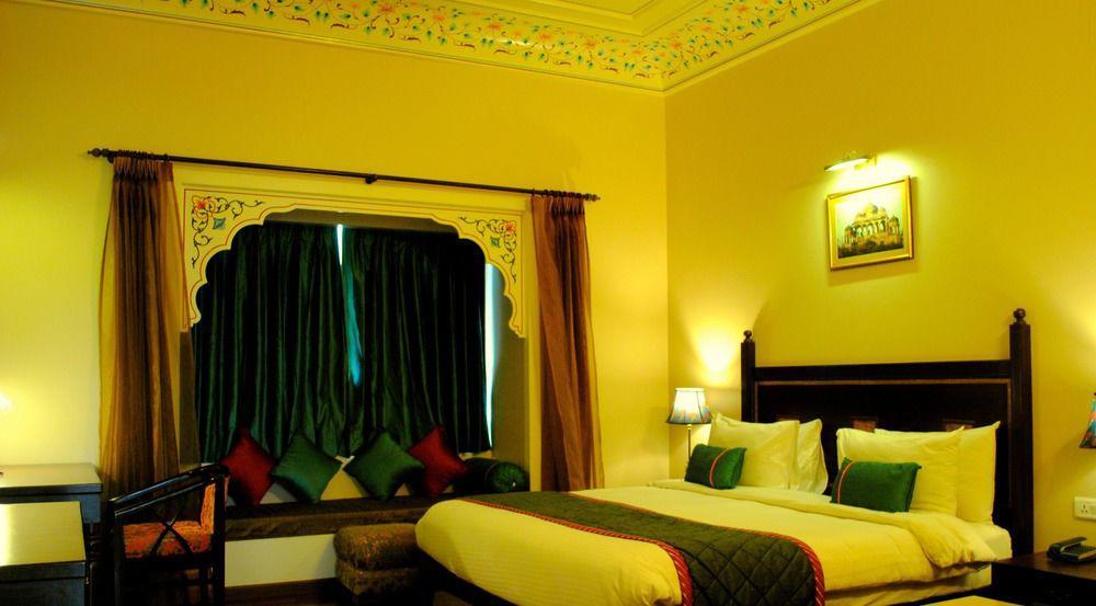 Treehouse Anuraga Palace 萨瓦伊马多普尔 外观 照片