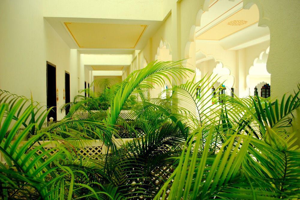 Treehouse Anuraga Palace 萨瓦伊马多普尔 外观 照片