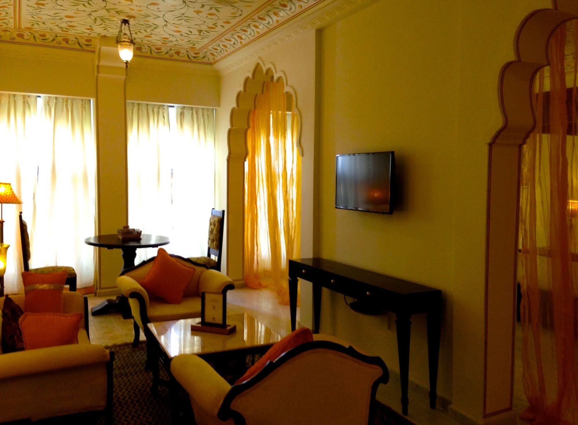 Treehouse Anuraga Palace 萨瓦伊马多普尔 外观 照片