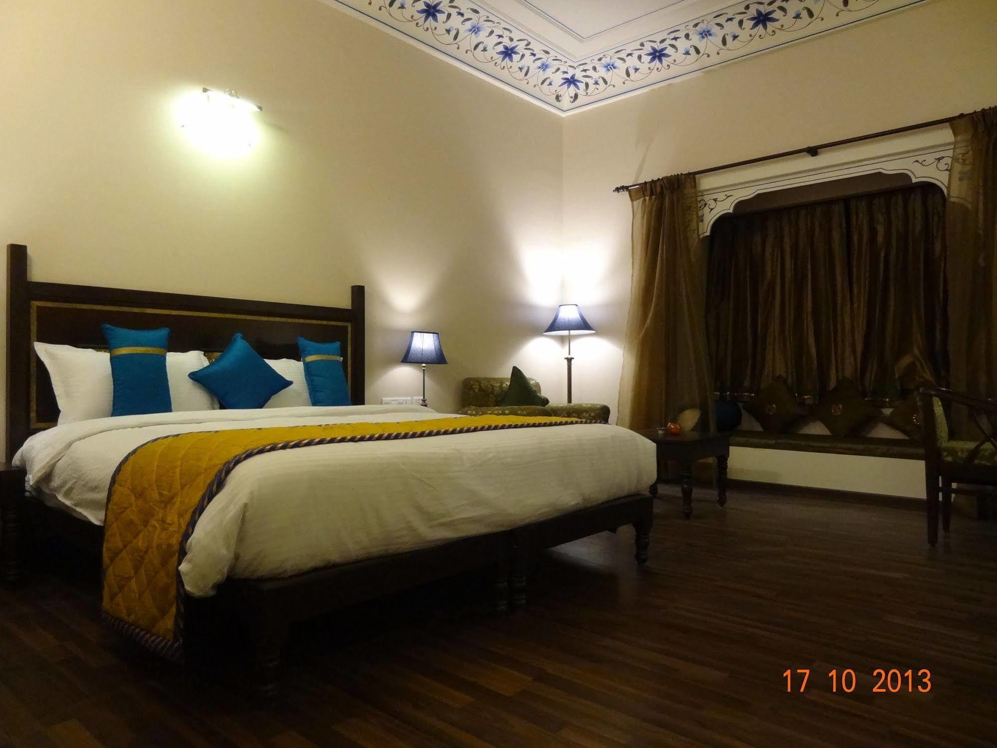 Treehouse Anuraga Palace 萨瓦伊马多普尔 外观 照片