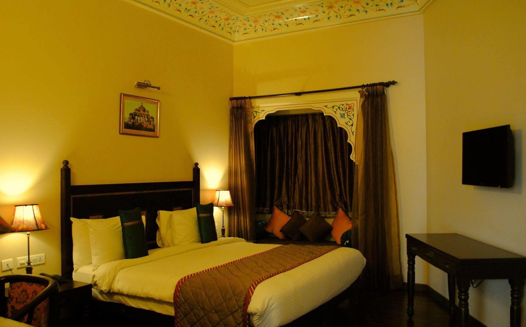 Treehouse Anuraga Palace 萨瓦伊马多普尔 外观 照片